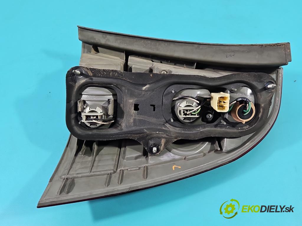 Toyota Corolla E12 2001-2009 2.0 D4D 116 hp manual 85 kW 1995 cm3 5- světlo zadní levé  (Klika dveří ostatní)