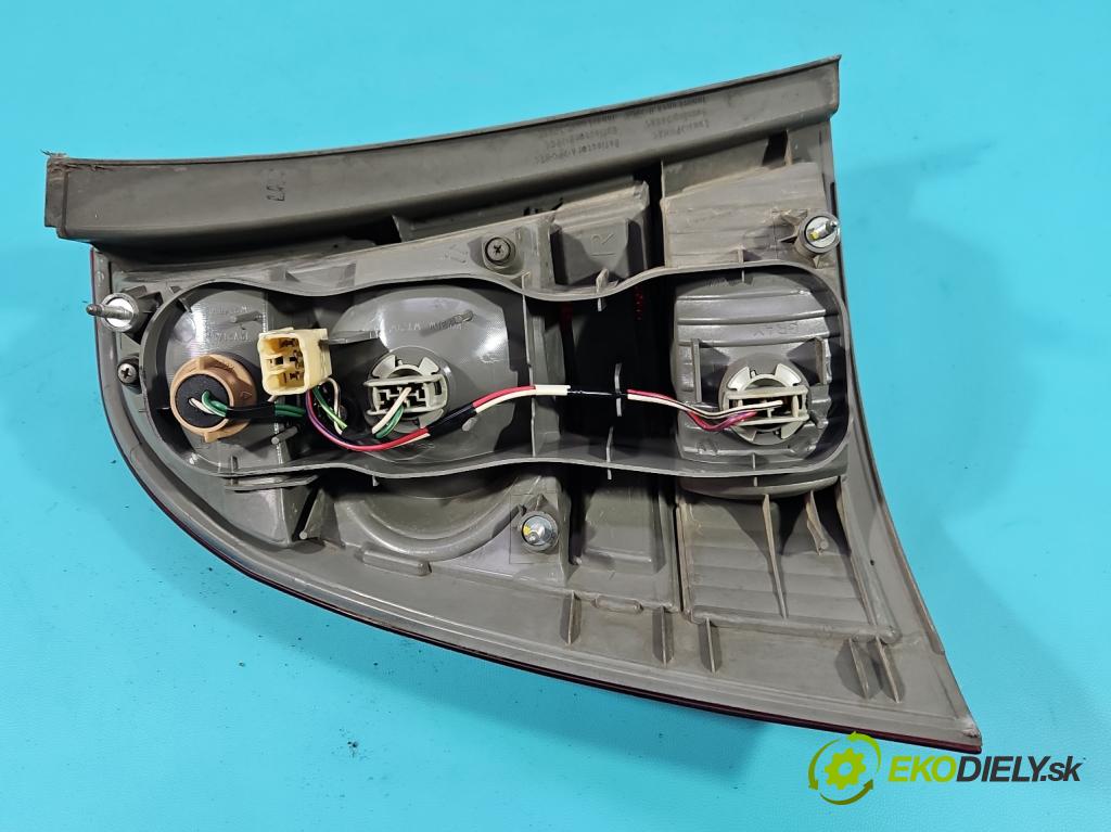 Toyota Corolla E12 2001-2009 2.0 D4D 116 hp manual 85 kW 1995 cm3 5- světlo zadní pravé  (Klika dveří ostatní)