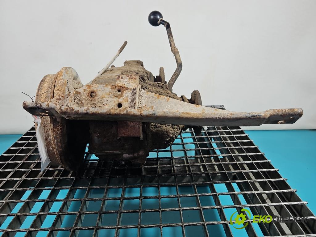 Suzuki Samurai 1.3 16V 64 HP manual 47 kW 1315 cm3 3- Redukce: