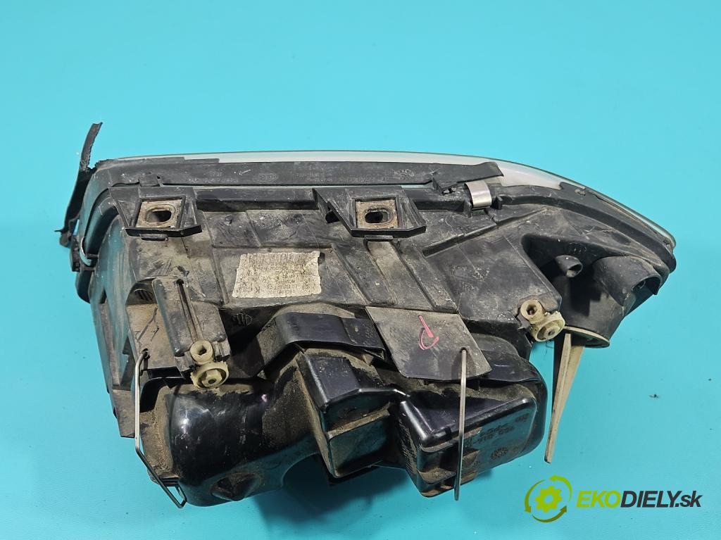 Audi A6 C5 1997-2004 2.4 V6 165 HP automatic 121 kW 2393 cm3 4- Reflektor: pravý  (Svetlo predné pravé)