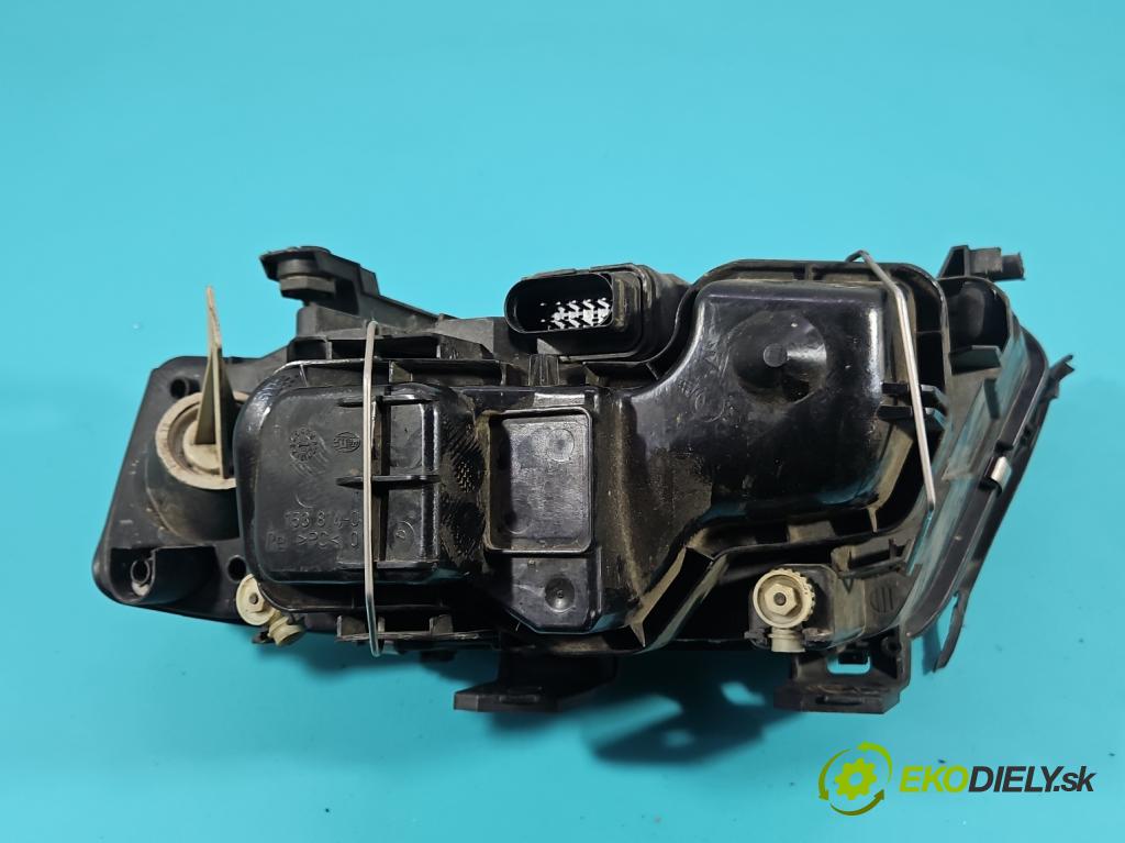 Audi A6 C5 1997-2004 2.4 V6 165 HP automatic 121 kW 2393 cm3 4- Reflektor: pravý  (Svetlo predné pravé)