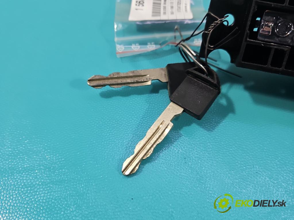 Nissan X-trail III T32 2013-2021 1.6 dci 131 HP automatic 96 kW 1598 cm3 5- rukoväť predné ľavé mimo:  (Kľučka dverí vonkajšia predná ľavá)