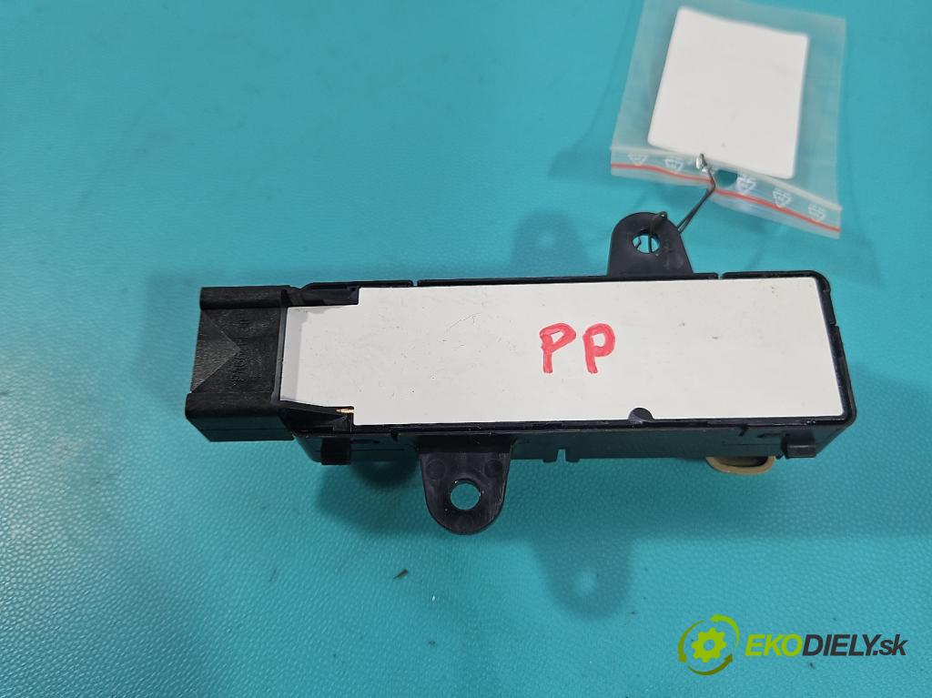 Nissan X-trail III T32 2013-2021 1.6 dci 131 hp automatic 96 kW 1598 cm3 5- Přepínač