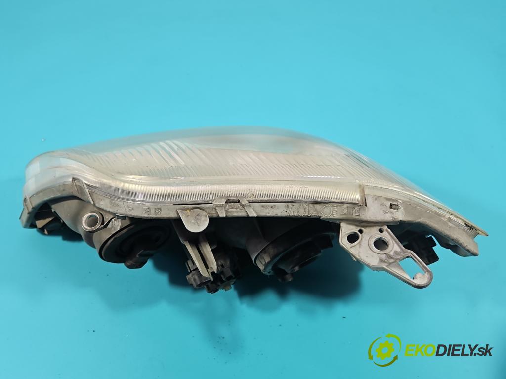 Toyota Corolla E12 2001-2009 2.0 D4D 116 hp manual 85 kW 1995 cm3 5- světlo pravý  (Pravé přední světlo)