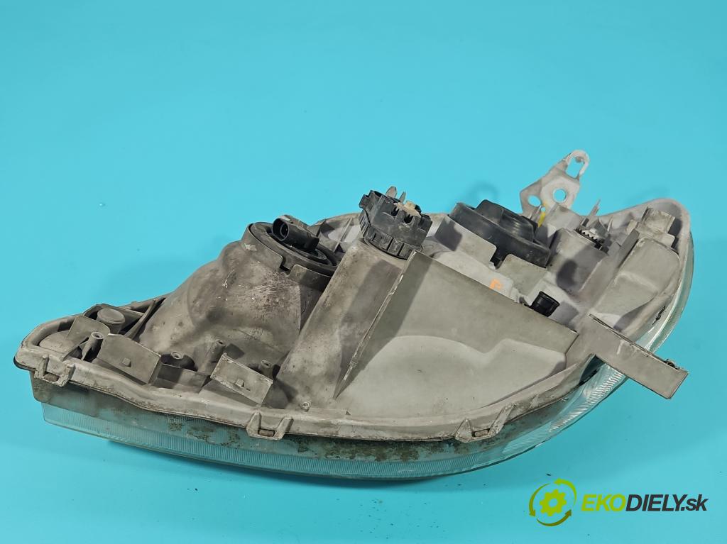 Toyota Corolla E12 2001-2009 2.0 D4D 116 hp manual 85 kW 1995 cm3 5- světlo pravý  (Pravé přední světlo)