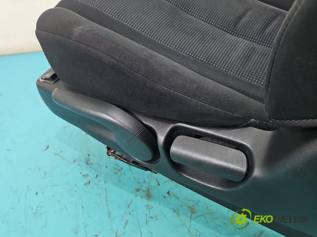 Mazda 2 II 2007-2014 1.3 16V 86 HP manual 63 kW 1349 cm3 3- Sedačka ľavý  (Sedadlo)