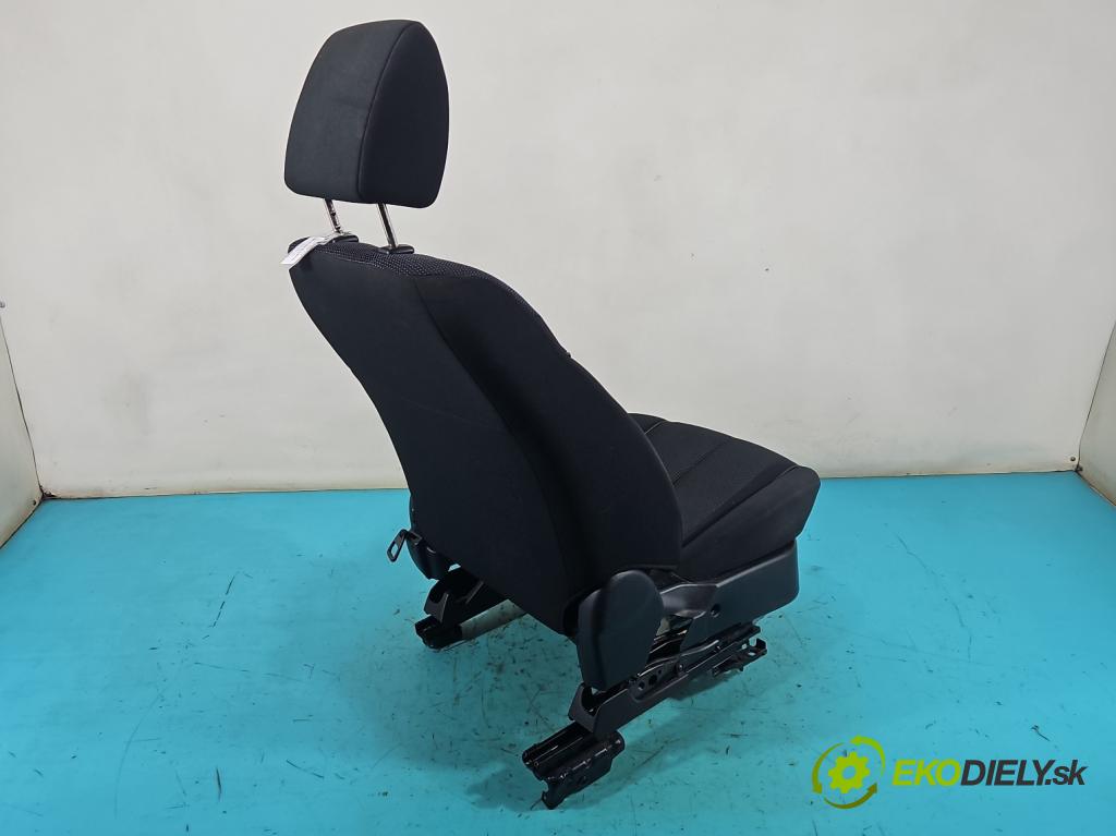 Mazda 2 II 2007-2014 1.3 16V 86 HP manual 63 kW 1349 cm3 3- Sedačka ľavý  (Sedadlo)