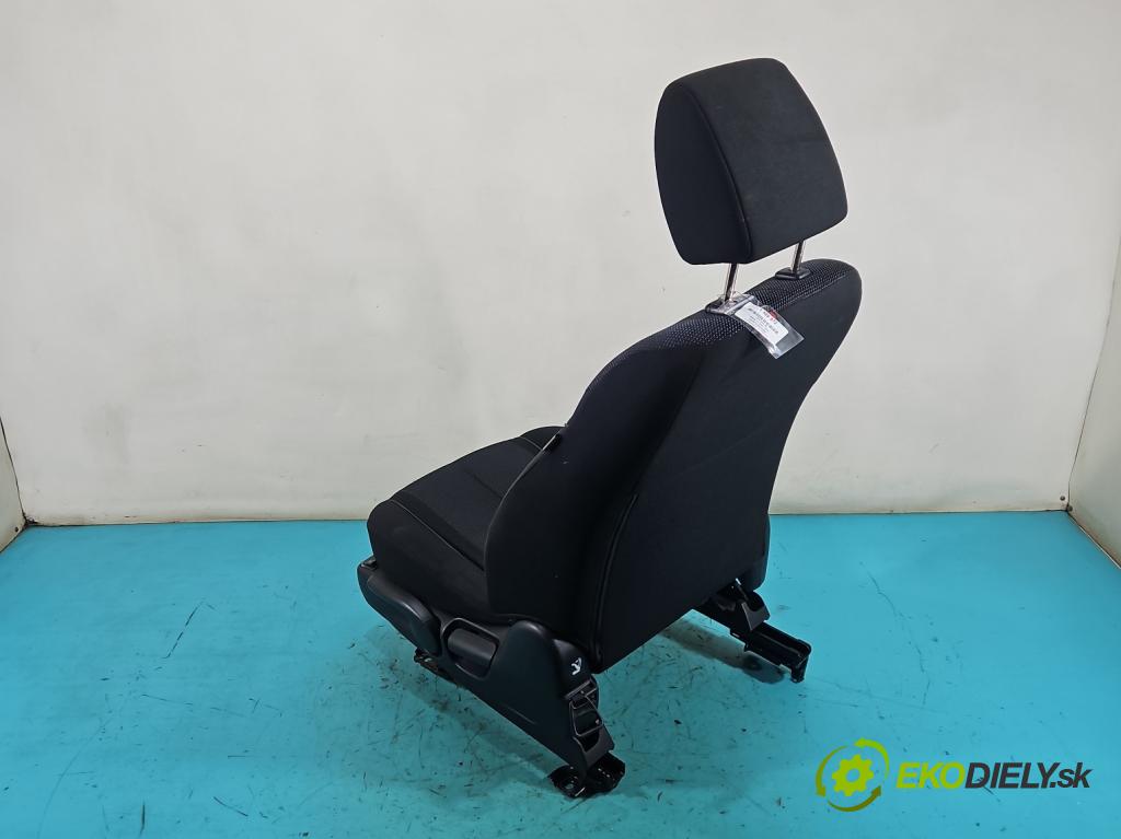Mazda 2 II 2007-2014 1.3 16V 86 HP manual 63 kW 1349 cm3 3- Sedačka ľavý  (Sedadlo)