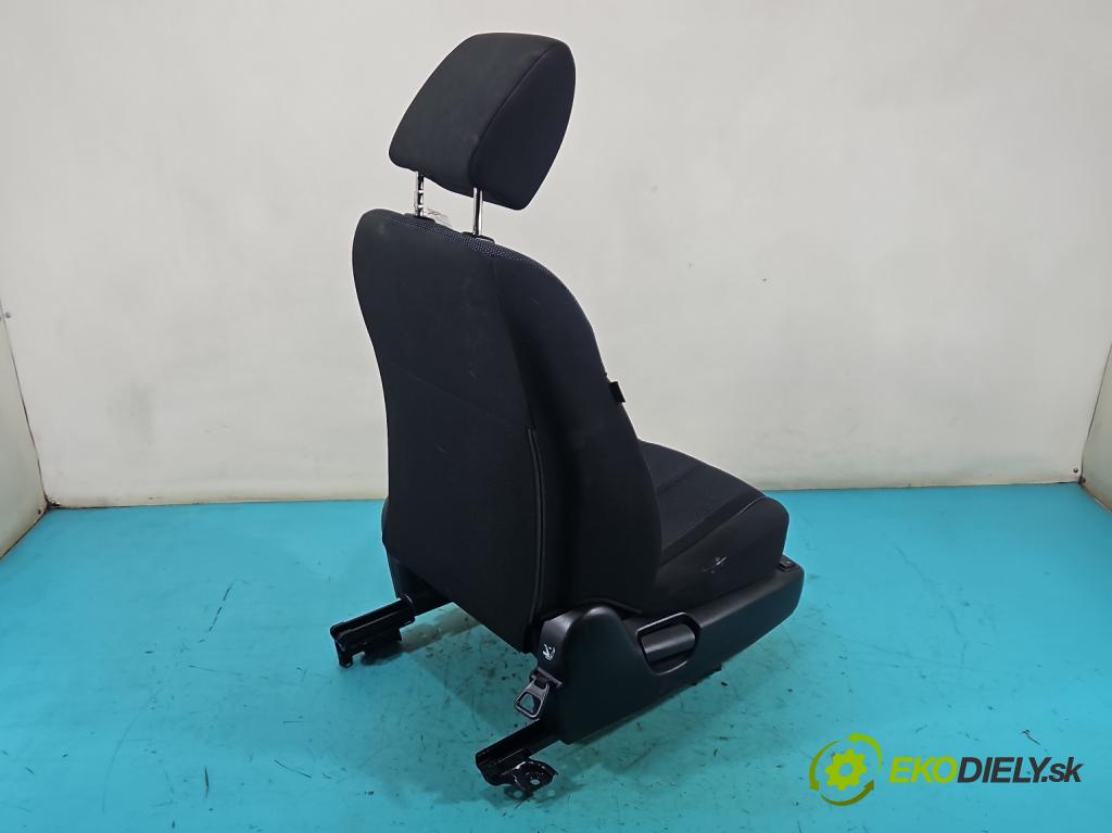 Mazda 2 II 2007-2014 1.3 16V 86 HP manual 63 kW 1349 cm3 3- Sedačka pravý  (Sedadlo)