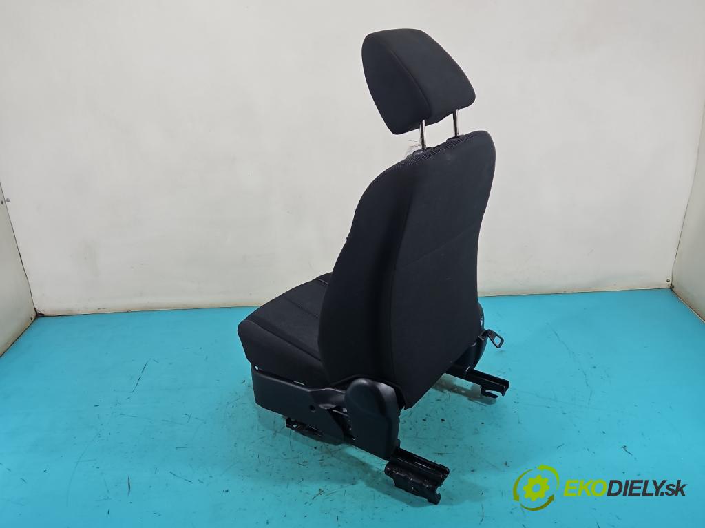 Mazda 2 II 2007-2014 1.3 16V 86 HP manual 63 kW 1349 cm3 3- Sedačka pravý  (Sedadlo)