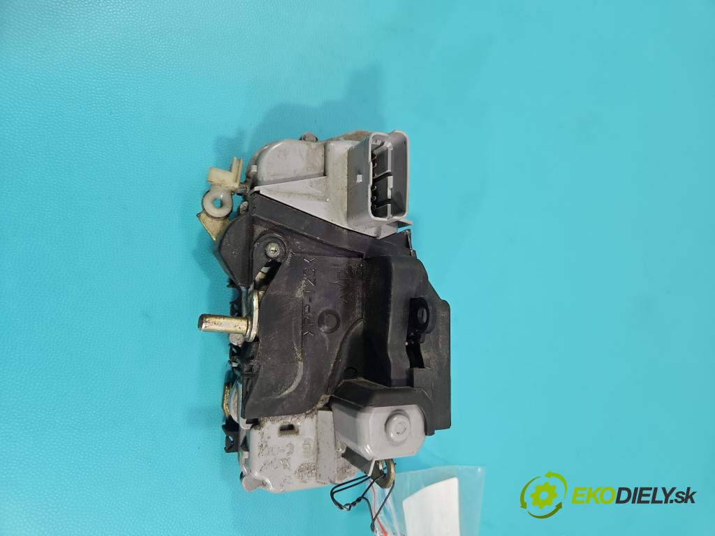 Citroen Xsara Picasso 2.0 hdi 90 HP manual 66 kW 1997 cm3 5- zámok predné pravý