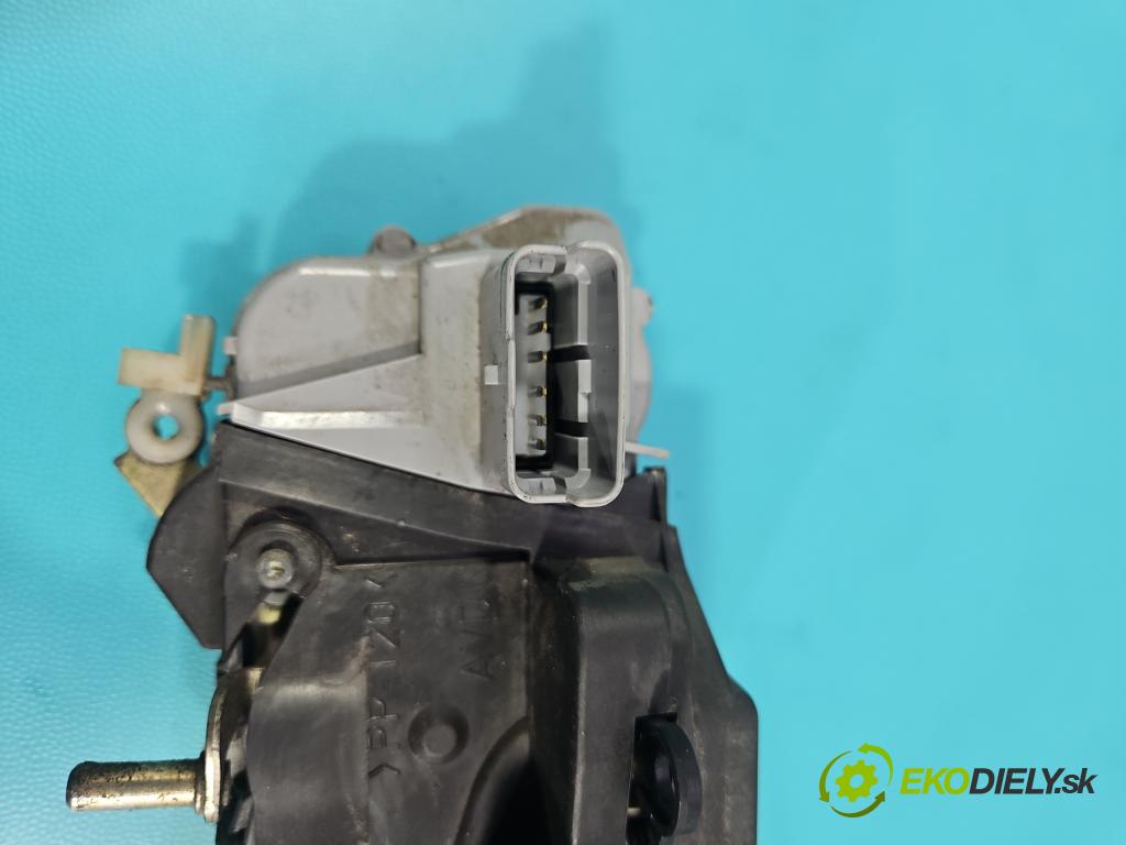 Citroen Xsara Picasso 2.0 hdi 90 HP manual 66 kW 1997 cm3 5- zámok predné pravý