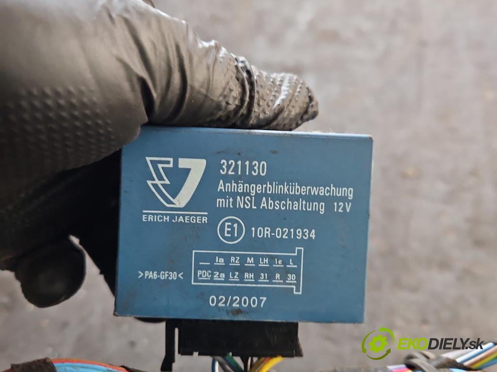 Opel Meriva A 2002-2010 1.6 16V 105 HP automatic 77 kW 1598 cm3 5- Hák: vlečení: (Ťažné zariadenie)