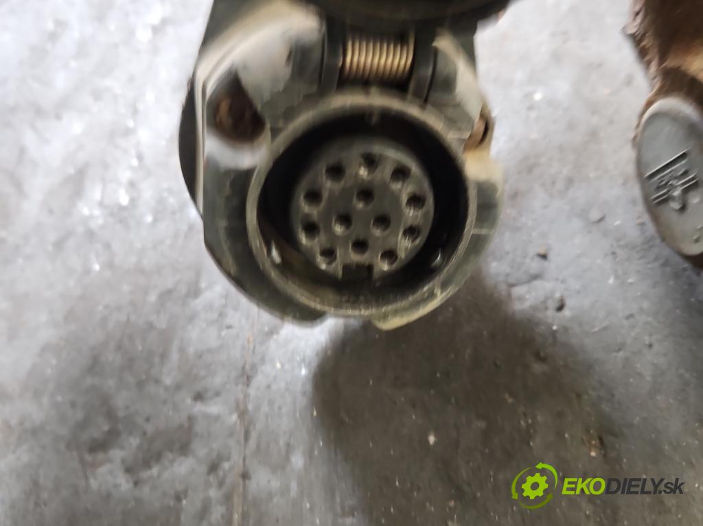 Opel Meriva A 2002-2010 1.6 16V 105 HP automatic 77 kW 1598 cm3 5- Hák: vlečení: (Ťažné zariadenie)