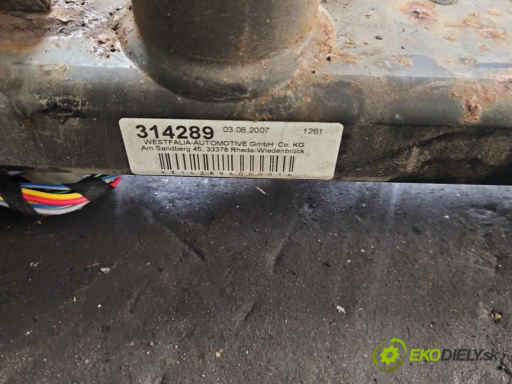 Opel Meriva A 2002-2010 1.6 16V 105 HP automatic 77 kW 1598 cm3 5- Hák: vlečení: (Ťažné zariadenie)