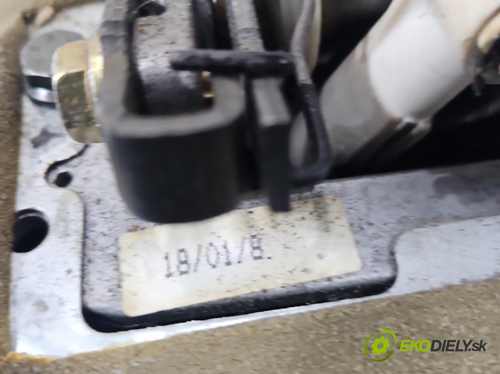 Vw Polo III 6N 1994-2001 1.0 mpi 50KM manual 37 kW 999 cm3 5- Páka: Změny: stupeň,rýchlosť  (Rýchlostná páka (kulisa))