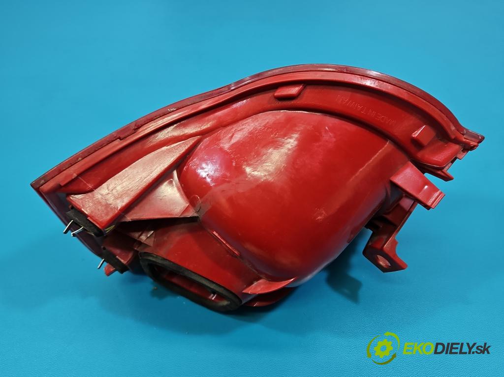 Vw Passat B6 2005-2010 1.6 8V 102 HP manual 75 kW 1595 cm3 5- svetlo / reflektor zadné ľavé  (Kľučka dverí ostatné)