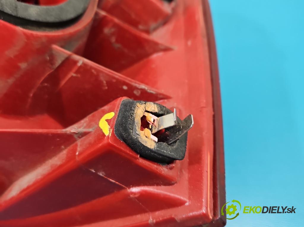 Vw Passat B6 2005-2010 1.6 8V 102 HP manual 75 kW 1595 cm3 5- svetlo / reflektor zadné ľavé  (Kľučka dverí ostatné)