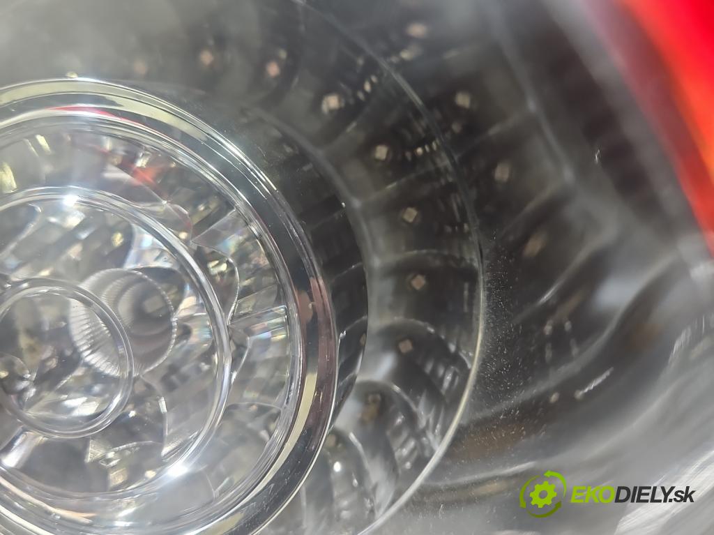 Vw Passat B6 2005-2010 1.6 8V 102 HP manual 75 kW 1595 cm3 5- svetlo / reflektor zadné ľavé  (Kľučka dverí ostatné)