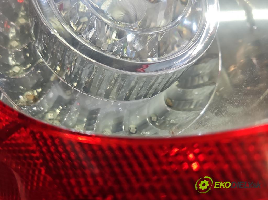 Vw Passat B6 2005-2010 1.6 8V 102 HP manual 75 kW 1595 cm3 5- svetlo / reflektor zadné ľavé  (Kľučka dverí ostatné)