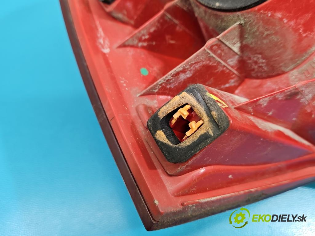 Vw Passat B6 2005-2010 1.6 8V 102 HP manual 75 kW 1595 cm3 5- svetlo / reflektor zadné pravé 3C9945096B (Kľučka dverí ostatné)