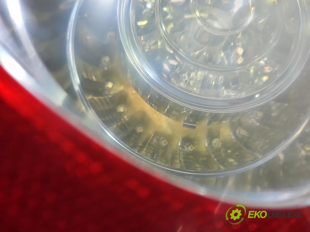 Vw Passat B6 2005-2010 1.6 8V 102 HP manual 75 kW 1595 cm3 5- svetlo / reflektor zadné pravé 3C9945096B (Kľučka dverí ostatné)