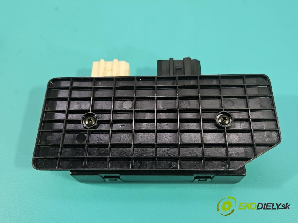 Vw Passat B5 1995-2005 1.6 8V 101 HP manual 74 kW 1595 cm3 4- riadiaca jednotka komfortu 3B0959798
