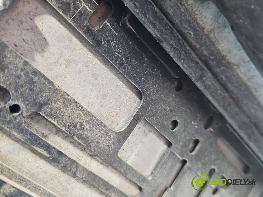 Honda Civic VII 2000-2006 1.7 citd 101 HP manual 74 kW 1686 cm3 5- zadna kufor  (Kapota zadná (kufor))