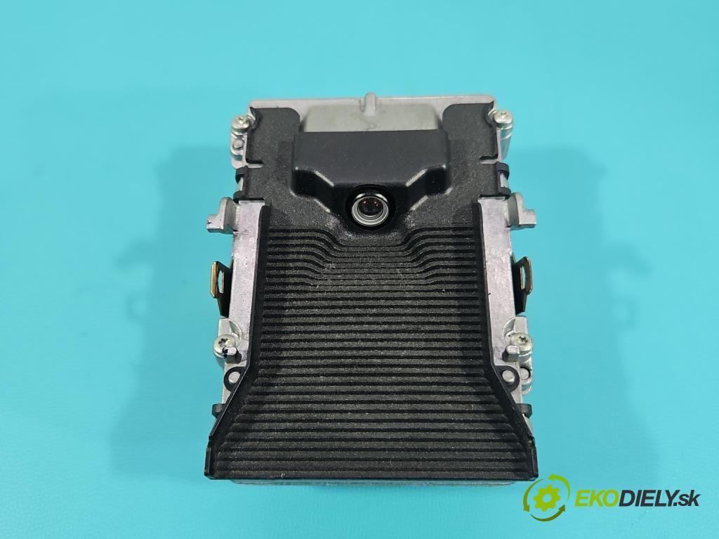 Opel Insignia A 2008-2017 2.0 cdti 131 hp manual 96 kW 1956 cm3 5- Kamera přední 13330410