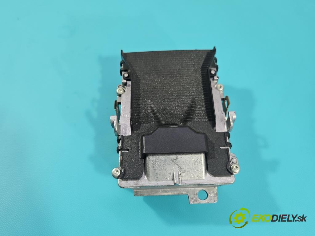 Opel Insignia A 2008-2017 2.0 cdti 131 hp manual 96 kW 1956 cm3 5- Kamera přední 13330410