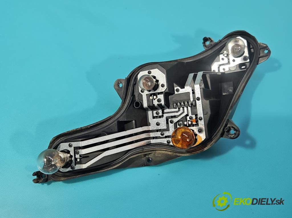 Opel Insignia A 2008-2017 2.0 cdti 131 HP manual 96 kW 1956 cm3 5- svetlo / reflektor zadné pravé  (Kľučka dverí ostatné)