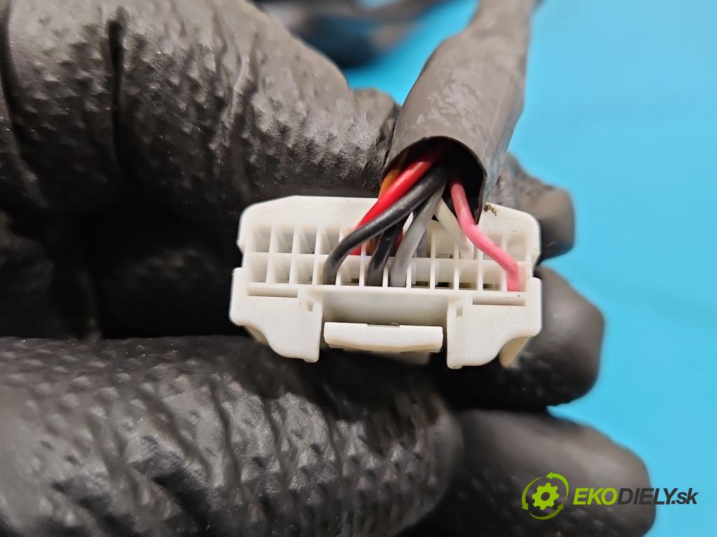 MG MG3  24- 1.5 16V 102 HP automatic 75 kW 1498 cm3 5- zrkadlo pravé  (Kľučka dverí ostatné)