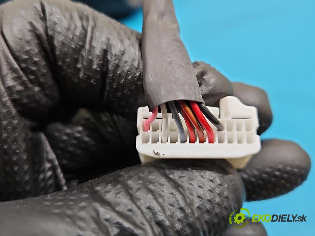 MG MG3  24- 1.5 16V 102 HP automatic 75 kW 1498 cm3 5- zrkadlo pravé  (Kľučka dverí ostatné)