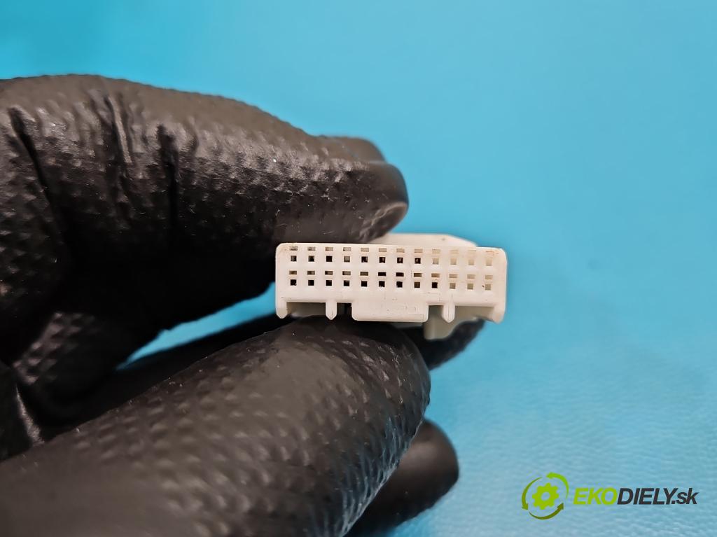 MG MG3  24- 1.5 16V 102 HP automatic 75 kW 1498 cm3 5- zrkadlo pravé  (Kľučka dverí ostatné)