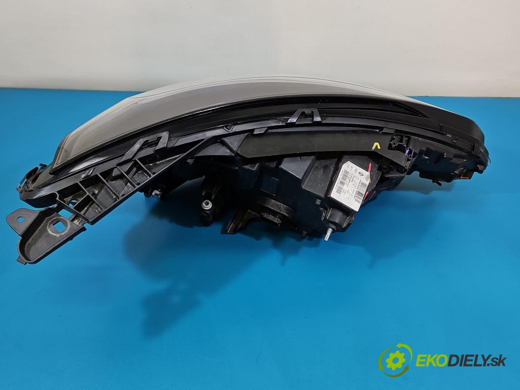 Renault Clio V 2019- 1.0 91 KM automatic 67 kW 999 cm3 5- Reflektor: ľavý 260607647R (Kľučka dverí ostatné)