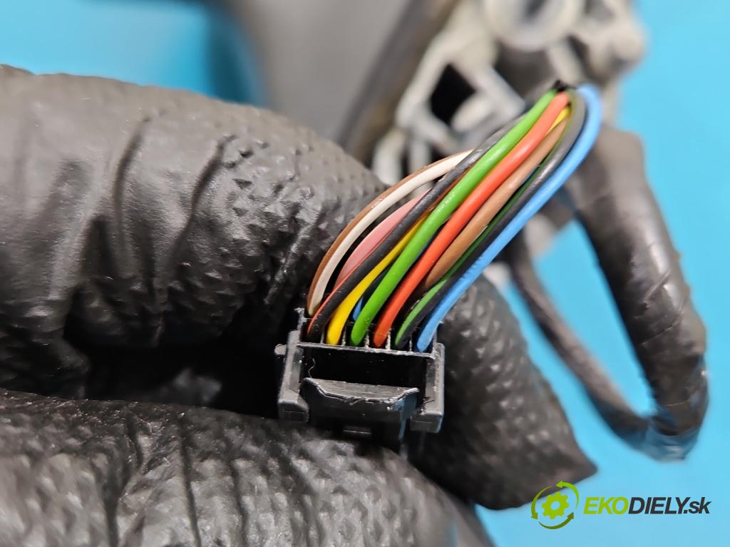 Renault Clio V 2019- 1.0 91 KM automatic 67 kW 999 cm3 5- zrkadlo pravé  (Kľučka dverí ostatné)