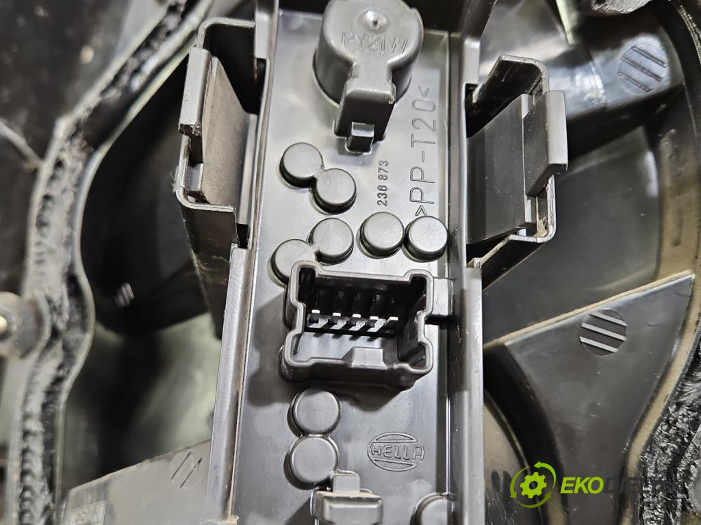 Nissan Almera N16 2000-2006 2.2 TD 110 HP manual 81 kW 2184 cm3 5- svetlo / reflektor zadné ľavé  (Kľučka dverí ostatné)