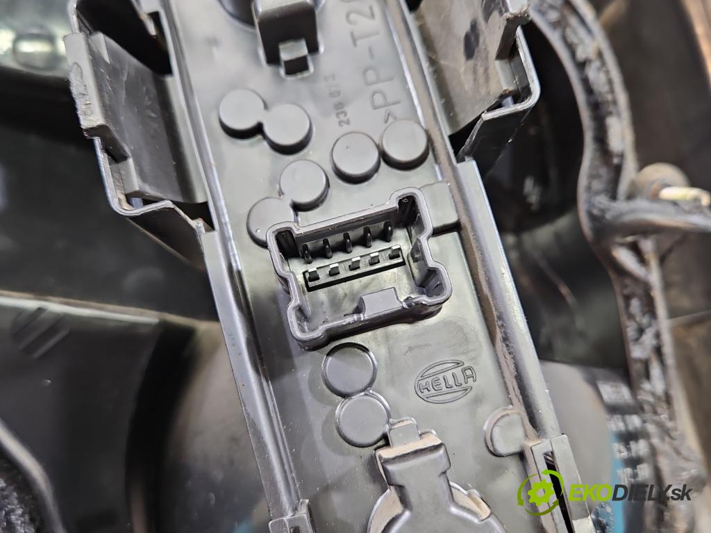 Nissan Almera N16 2000-2006 2.2 TD 110 HP manual 81 kW 2184 cm3 5- svetlo / reflektor zadné pravé  (Kľučka dverí ostatné)