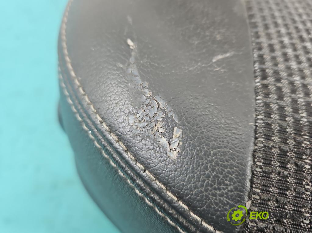 Toyota Verso 2009-2018 1.8 16V 147 HP manual 108 kW 1798 cm3 5- Sedačka zadné pravý II