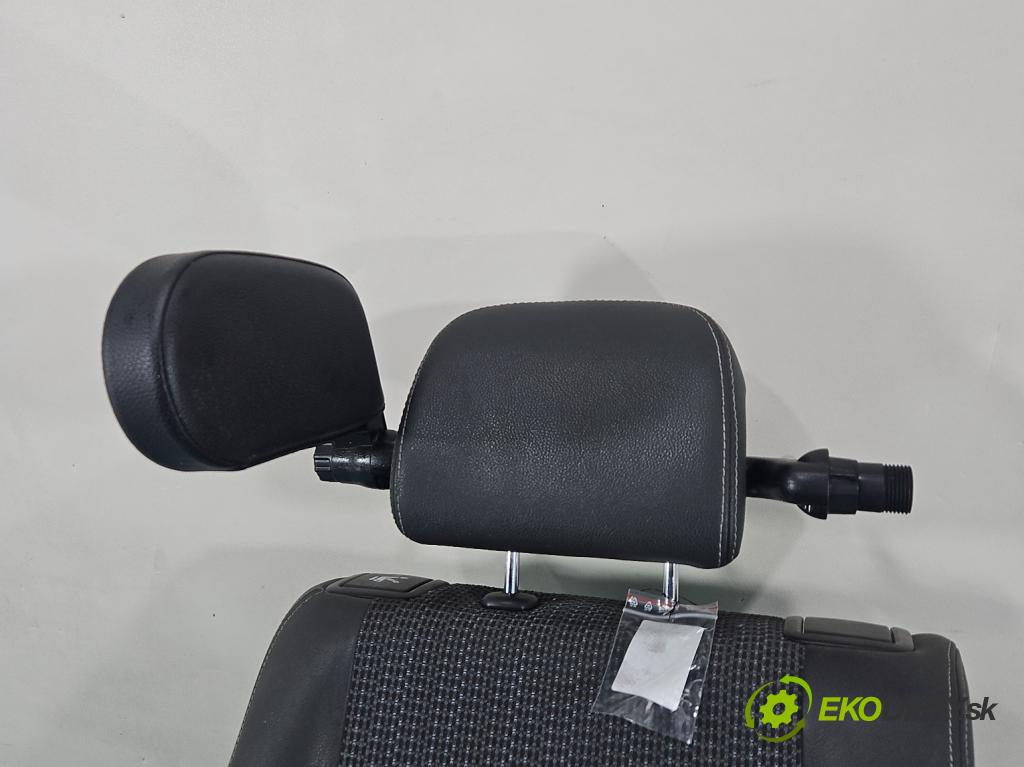 Toyota Verso 2009-2018 1.8 16V 147 HP manual 108 kW 1798 cm3 5- Sedačka zadné pravý II