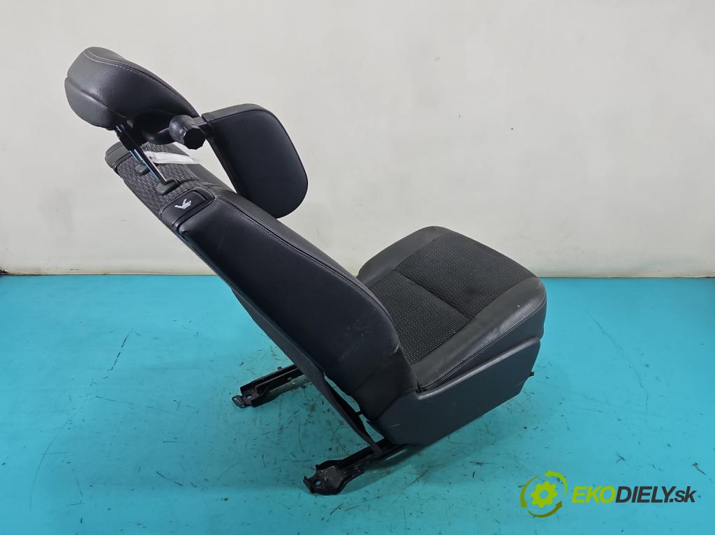 Toyota Verso 2009-2018 1.8 16V 147 HP manual 108 kW 1798 cm3 5- Sedačka zadné pravý II