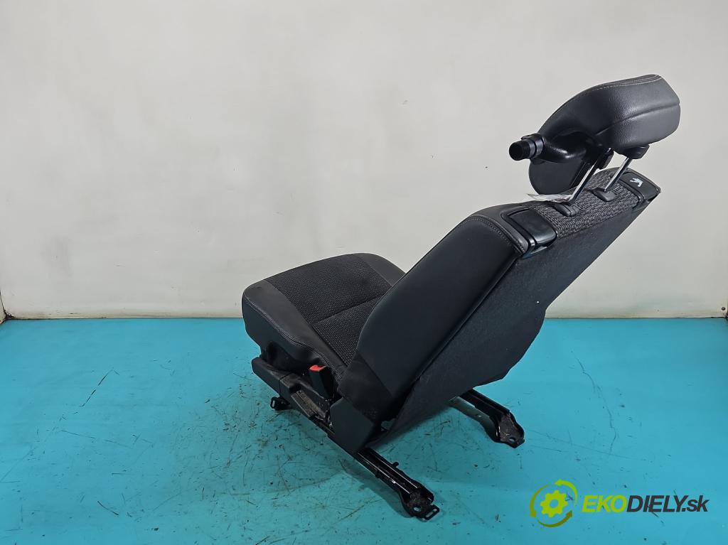 Toyota Verso 2009-2018 1.8 16V 147 HP manual 108 kW 1798 cm3 5- Sedačka zadné pravý II