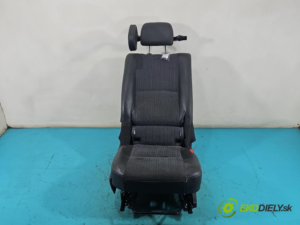 Toyota Verso 2009-2018 1.8 16V 147 HP manual 108 kW 1798 cm3 5- Sedačka zadné pravý II 