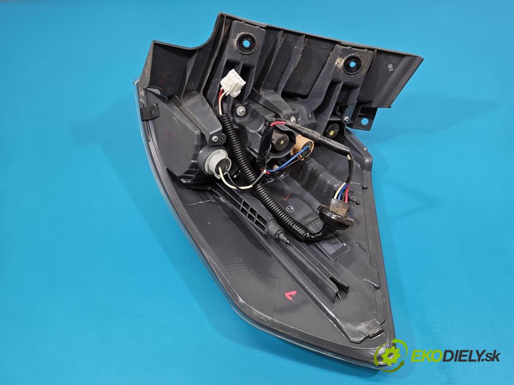 Nissan X-trail III T32 2013-2021 1.6 dci 131 HP automatic 96 kW 1598 cm3 5- svetlo / reflektor zadné ľavé  (Kľučka dverí ostatné)