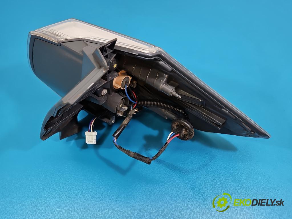 Nissan X-trail III T32 2013-2021 1.6 dci 131 HP automatic 96 kW 1598 cm3 5- svetlo / reflektor zadné ľavé  (Kľučka dverí ostatné)