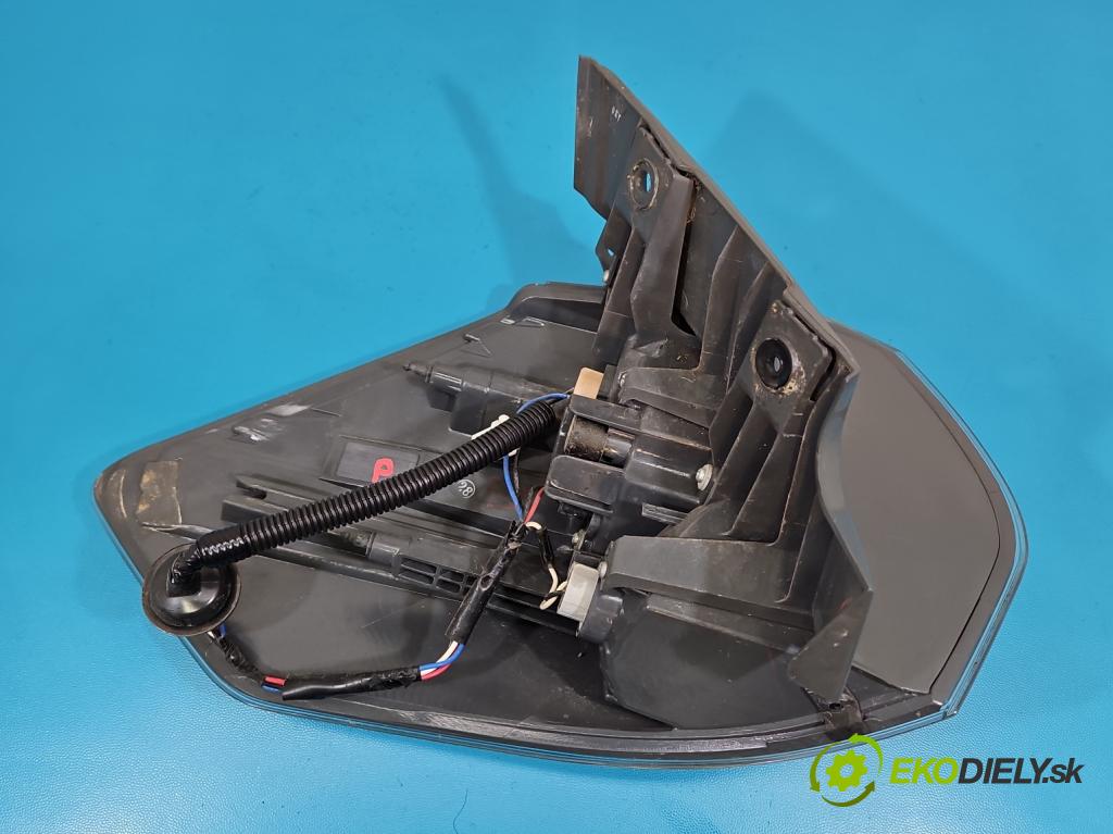 Nissan X-trail III T32 2013-2021 1.6 dci 131 HP automatic 96 kW 1598 cm3 5- svetlo / reflektor zadné pravé  (Kľučka dverí ostatné)