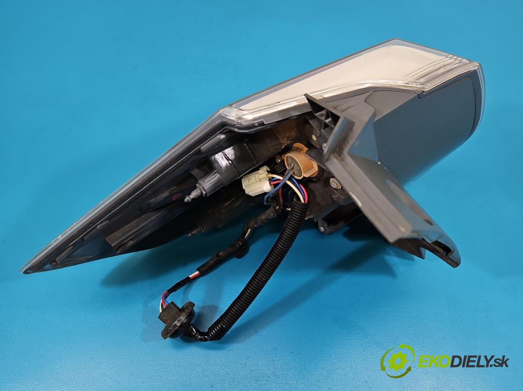 Nissan X-trail III T32 2013-2021 1.6 dci 131 HP automatic 96 kW 1598 cm3 5- svetlo / reflektor zadné pravé  (Kľučka dverí ostatné)