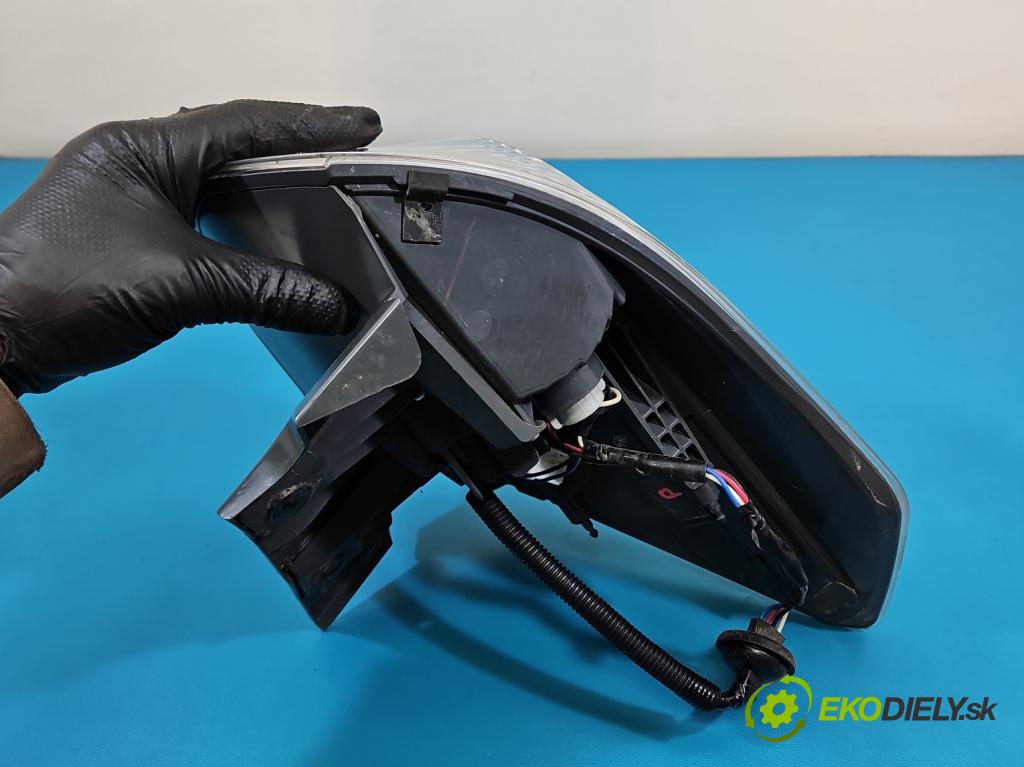 Nissan X-trail III T32 2013-2021 1.6 dci 131 HP automatic 96 kW 1598 cm3 5- svetlo / reflektor zadné pravé  (Kľučka dverí ostatné)