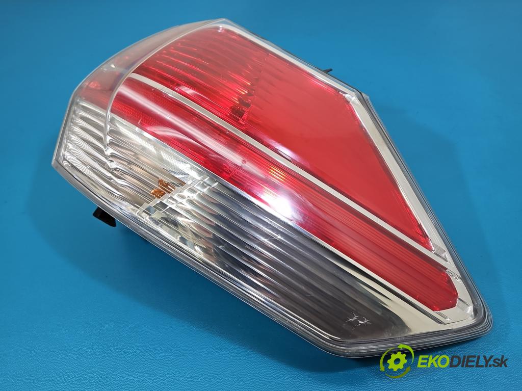 Nissan X-trail III T32 2013-2021 1.6 dci 131 HP automatic 96 kW 1598 cm3 5- svetlo / reflektor zadné pravé  (Kľučka dverí ostatné)