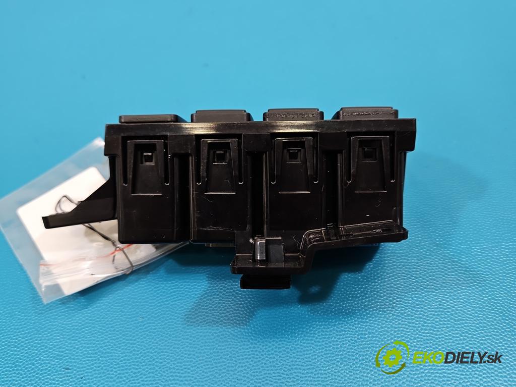 Nissan X-trail III T32 2013-2021 1.6 dci 131 hp automatic 96 kW 1598 cm3 5- Přepínač